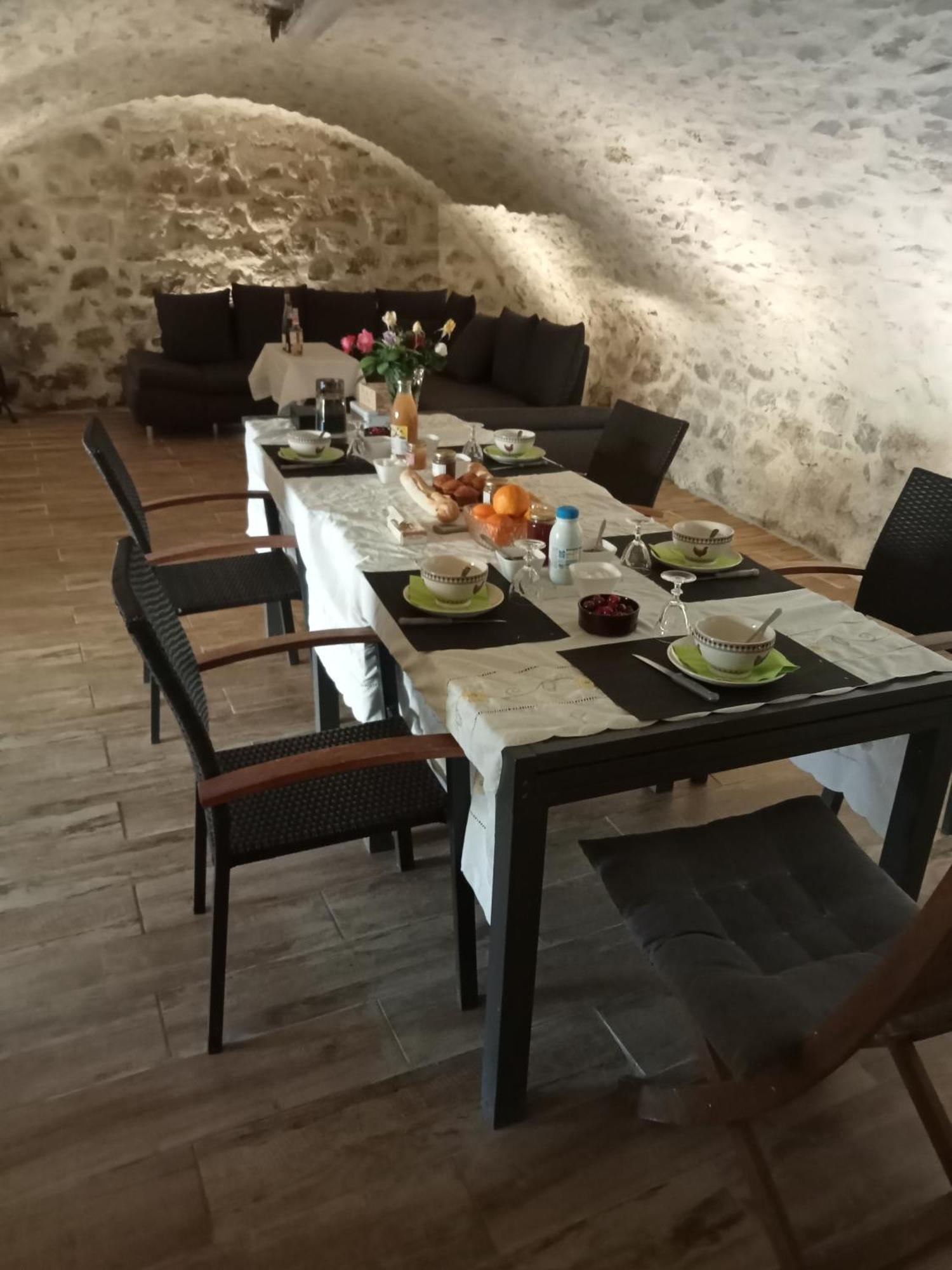 Bed and Breakfast La Dame Blanche Saint-Maurice-d'Ibie Екстер'єр фото